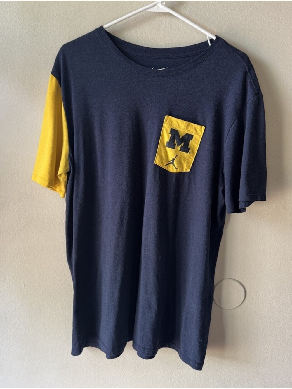 Nike Michigan Wolverines Men's Large Tri-Blend T-Shirt with Air Jordan Logo - FJ
